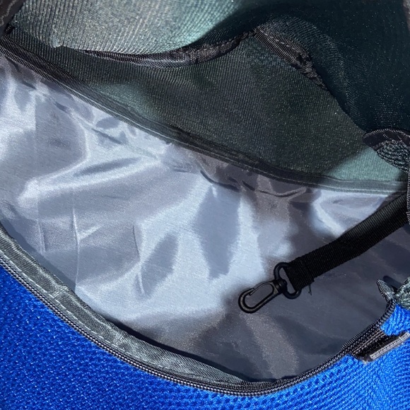 Nwot Pet Sling Carrier Small Dogs/Cats Adjustable Strap Mesh Hand Free - Picture 4 of 7